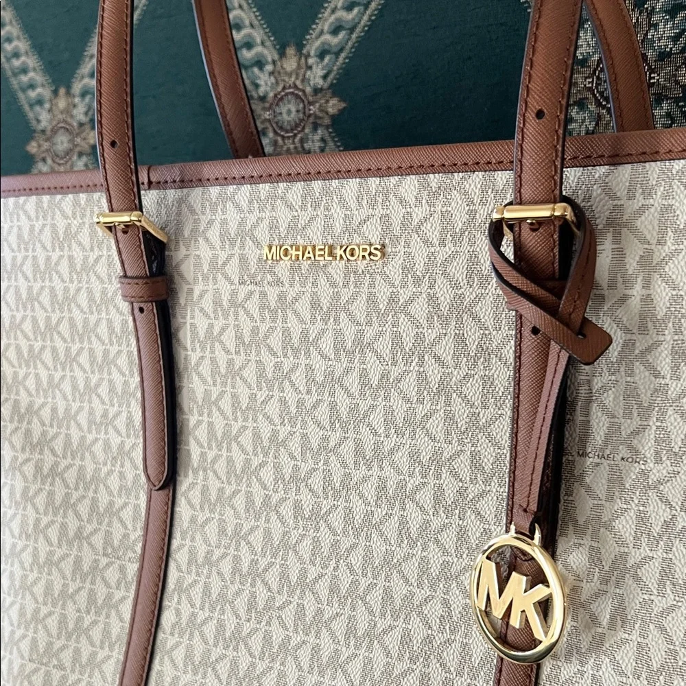 NWT Michael Kors Jet Set Travel Large Shoulder Tote Vanilla - Picture 2 of 15